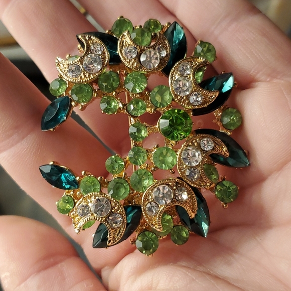 New Crescent Moon Rhinestone Vintage Inspired Brooch. - Picture 2 of 8